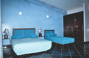 Apartamento estándar | Espacio para trabajar con un portátil, camas supletorias, ropa de cama