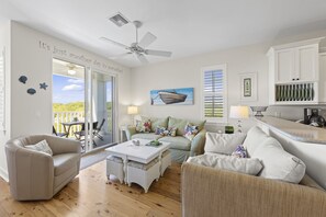 Smart TV - Townhome with stunning view of Matlacha Pass (Matlacha)