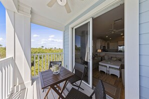 Outdoor dining - Townhome with stunning view of Matlacha Pass (Matlacha)