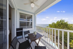 Outdoor dining - Townhome with stunning view of Matlacha Pass (Matlacha)