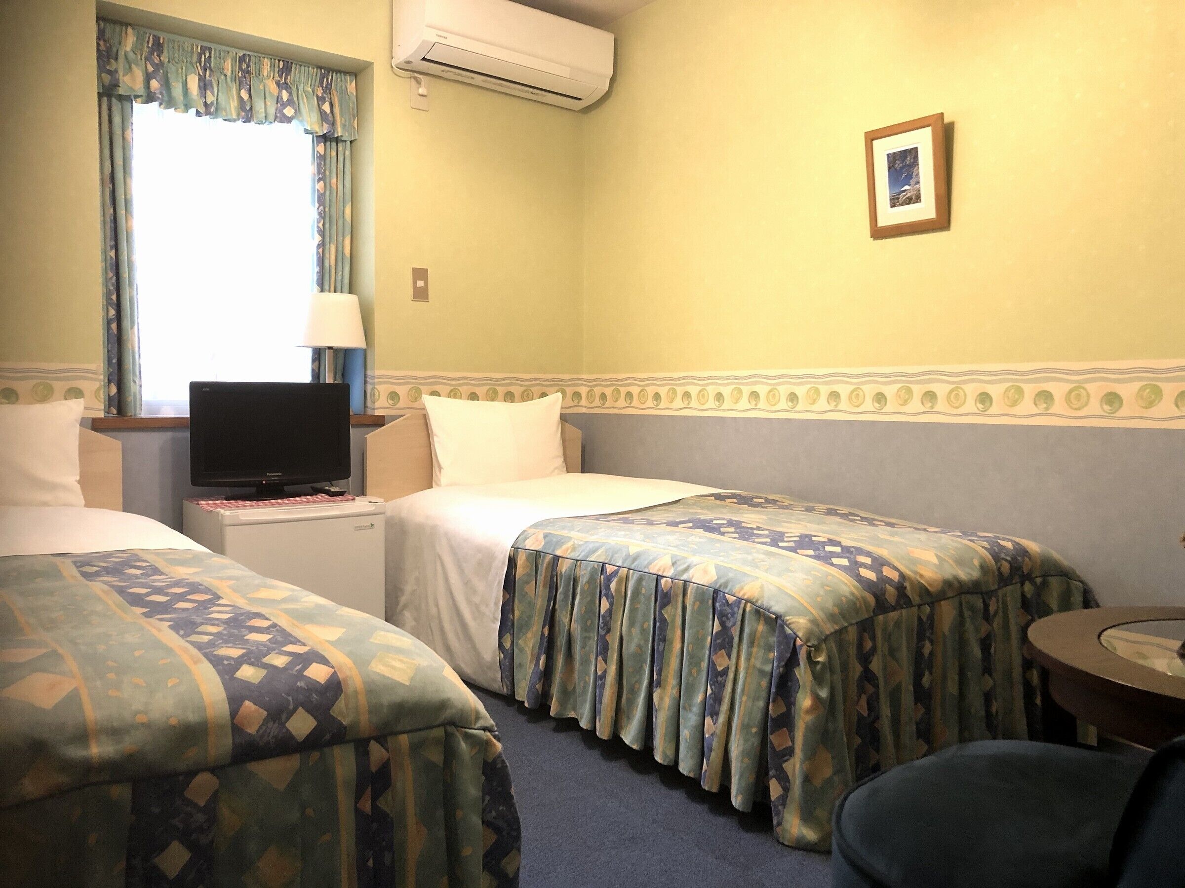 standard compact twin room 202 | free wifi, bed sheets