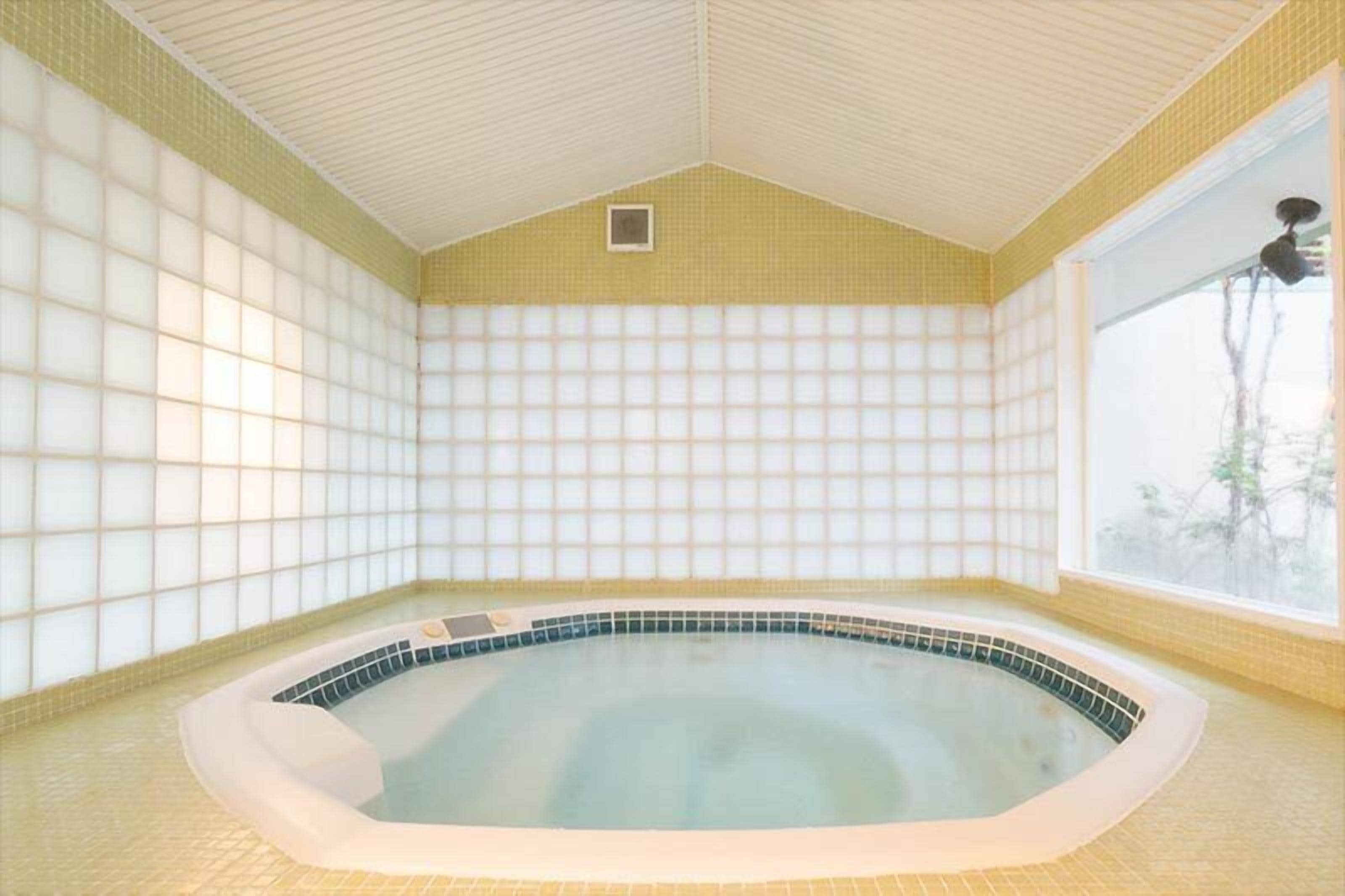 indoor spa tub