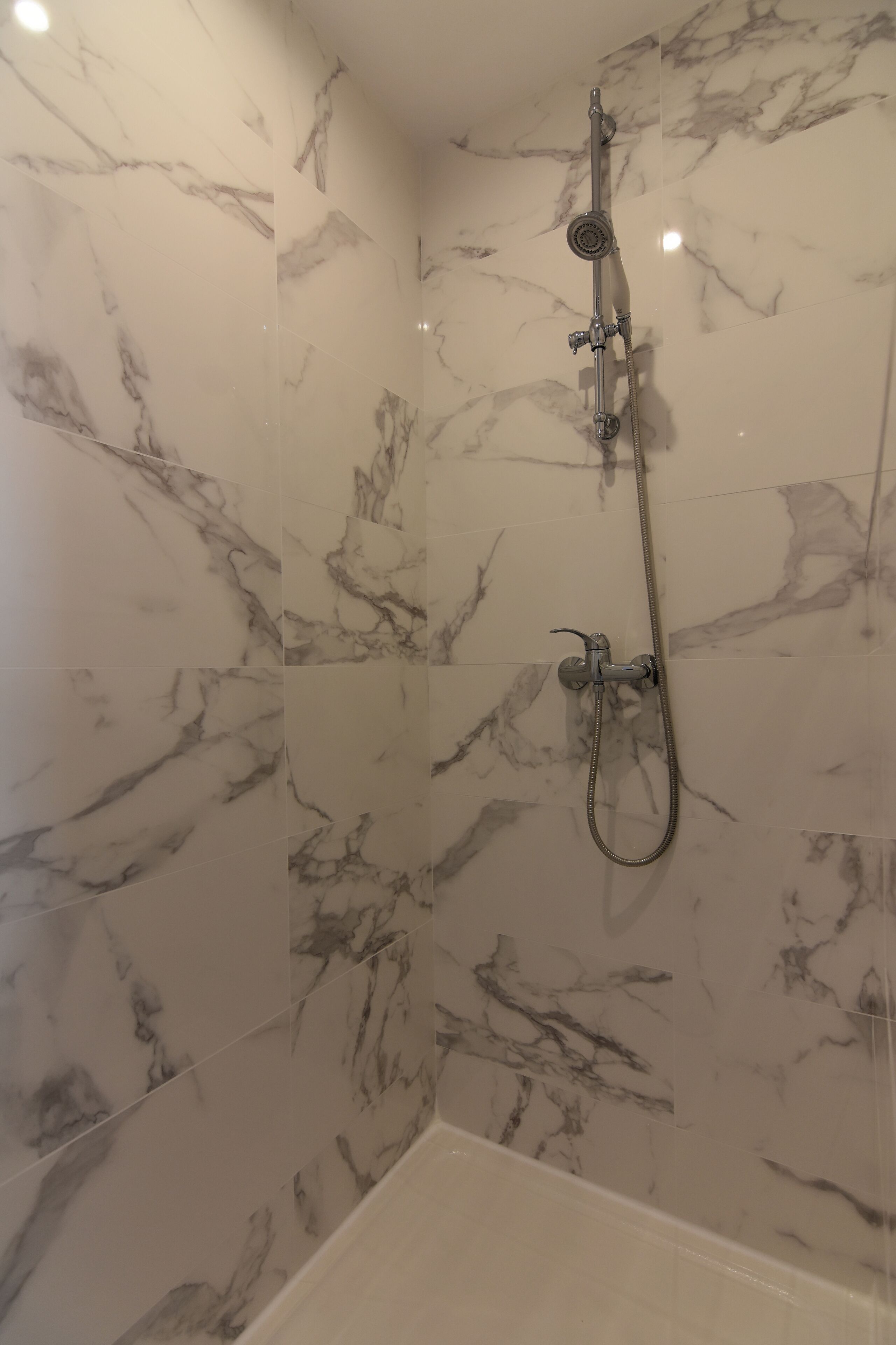 Room | Bathroom shower