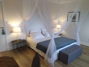 Individually decorated, individually furnished, desk, free WiFi - La Halte aux Oiseaux (Brissac Loire Aubance)
