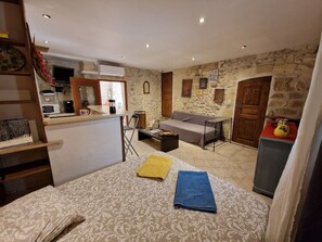 Iron/ironing board, free WiFi, bed sheets