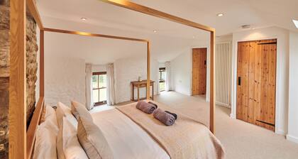 Pencaegarw - Magnifiquement rénové et unique ferme galloise isolée de 250 ans perchée sur un m