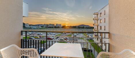 Executive Apartment | Terrace/patio