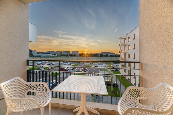 Executive Apartment | Terrace/patio