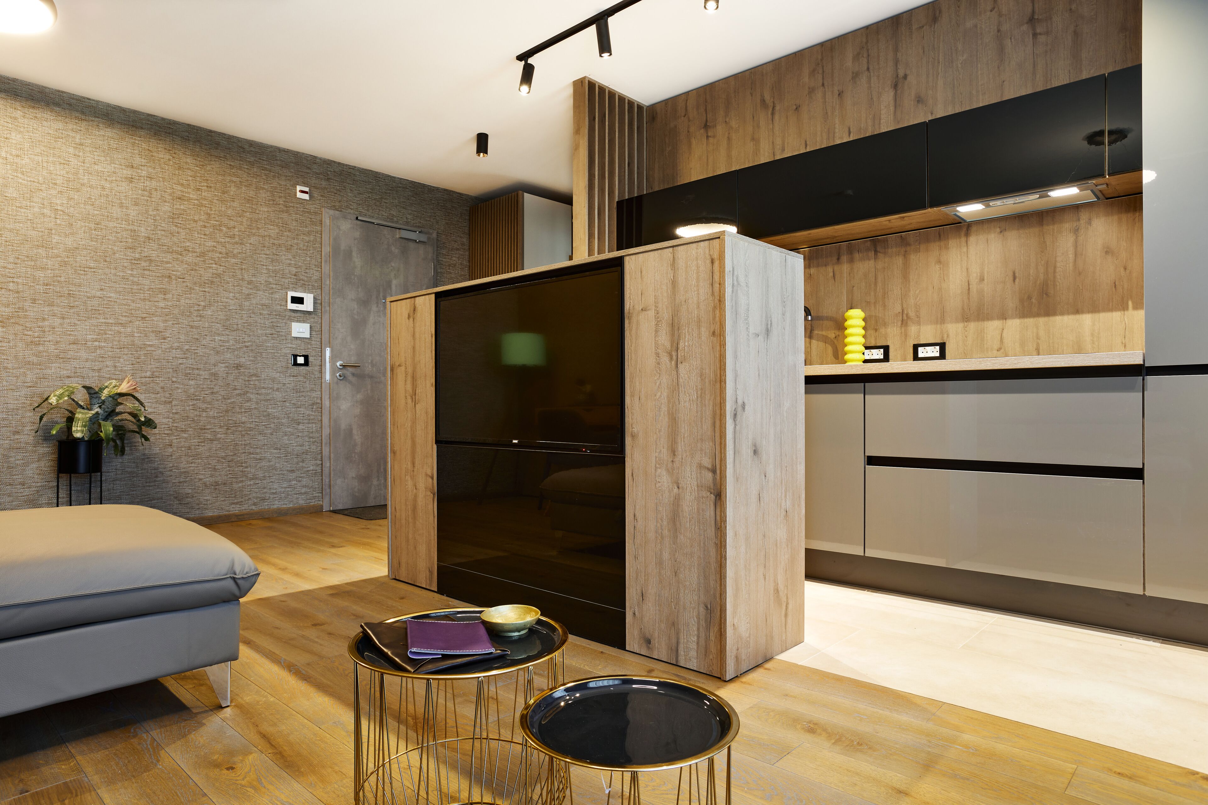 120-inch flat-screen TV with cable channels, Smart TV, heated floors