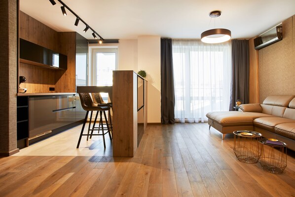 1 ห้องนอน, เครื่องนอนระดับพรีเมียม, เตียงเมมโมรีโฟม, มินิบาร์