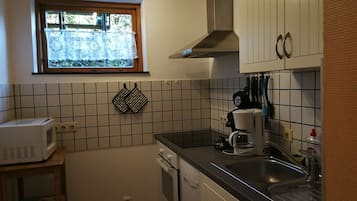 Classic Apartment | Private kitchen | Cookware/dishes/utensils