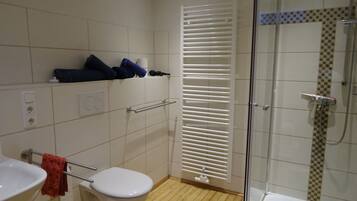 Family Apartment | Bathroom | Shower, towels