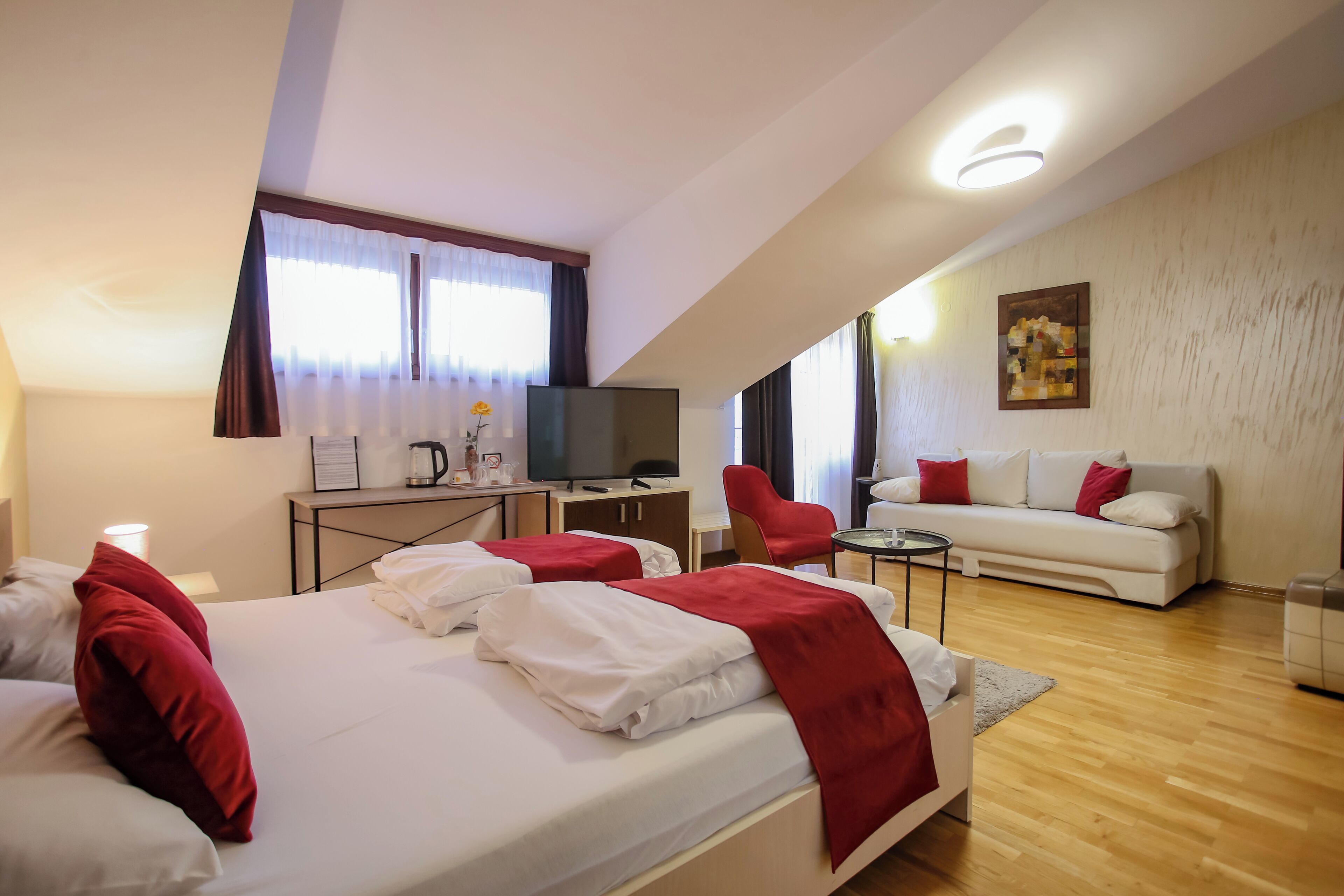 quadruple room (superior) | 1 bedroom, minibar, soundproofing, free wifi
