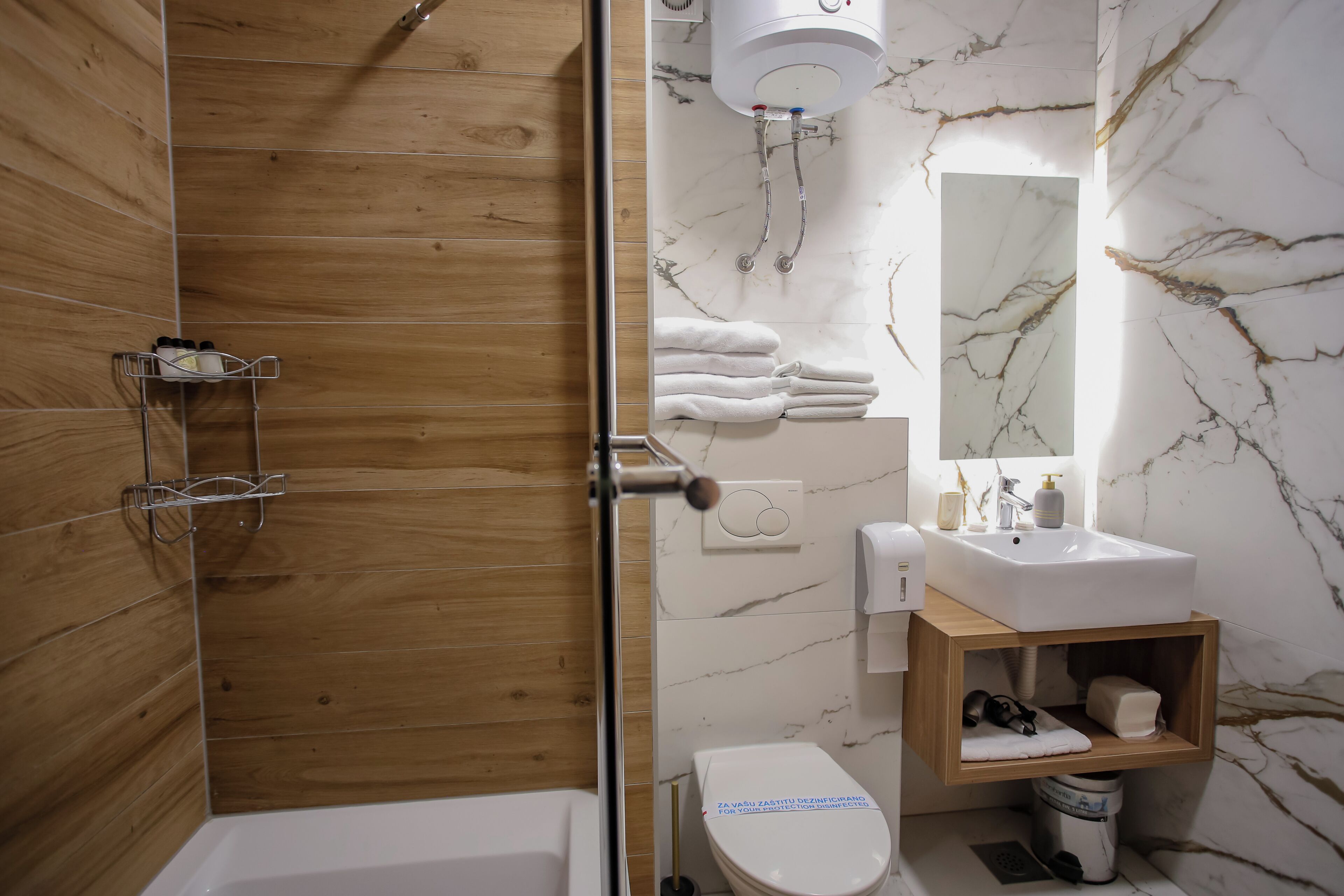 family room (deluxe) | 1 bedroom, minibar, soundproofing, free wifi