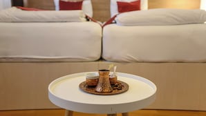 ميني بار وتجهيزات عازلة للصوت وواي فاي مجانًا