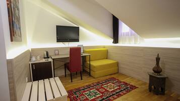 Double or Twin Room | Minibar, soundproofing, free WiFi