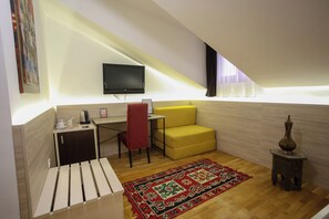 Dobbelt- eller tomannsrom | Minibar, lydisolert og wi-fi (inkludert)