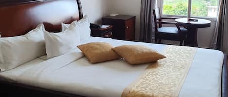 Chambre Double Confort | Rideaux occultants, Wi-Fi gratuit, draps fournis