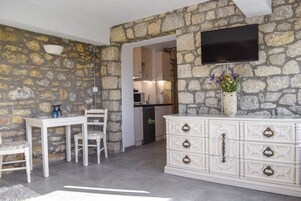 Studio | Living area | Flat-screen TV