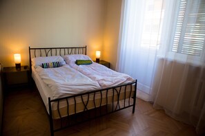 Iron/ironing board, free WiFi, bed sheets