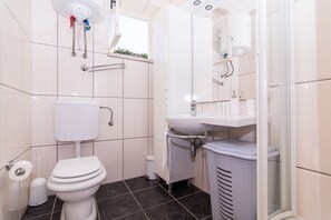 تجهيزات دش، مجففات شعر، مناشف، صابون