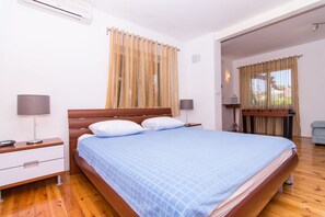 6 عدّة غرف نوم ومكواة/لوح كي وواي فاي وملاءات أسرّة