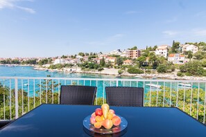 تناول الطعام بالخارج