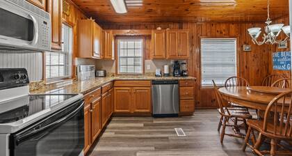 Private Beach House - 1 Block From The Beach + Free Attraction Tickets!