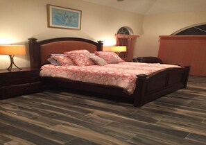 4 habitaciones, tabla de planchar con plancha, wifi y ropa de cama