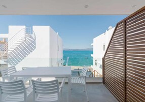 Deluxe Suite, Sea View | Terrace/patio