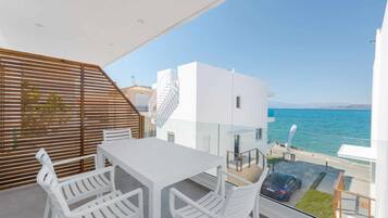 Deluxe Suite, Sea View | Terrace/patio