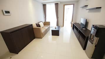 Apartamento, 1 quarto | Sala de estar | TV LCD