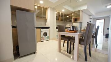 Apartment, 1 Bedroom | In-room dining