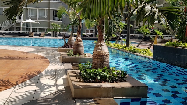 Outdoor pool - Apatel Sudirman Park (Jakarta)