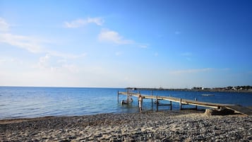 På stranden