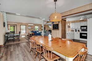 Dining - Hawksnest Bay-Beach Walk Oasis with Private Pool (Pawleys Island)