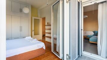 3 kamar tidur, ruang kerja ramah laptop, dan tempat tidur bayi