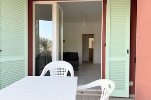 Outdoor dining - S008 - Sirolo, new three-room apartment with terrace (Sirolo)