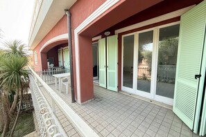 Exterior detail - S008 - Sirolo, new three-room apartment with terrace (Sirolo)