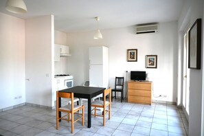 Dining - S008 - Sirolo, new three-room apartment with terrace (Sirolo)