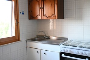 Fridge, oven - S078 - Sirolo, three-room apartment with terrace in the center (Sirolo)