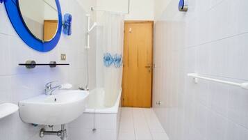 Ducha, bidet, toallas