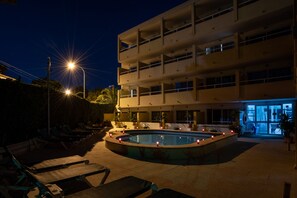 Seasonal outdoor pool - Alper Apartments (Calvia)