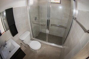Shower, towels - Casa Campo Bed and Breakfast (San Sebastian)