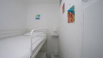 3 bedrooms, bed sheets