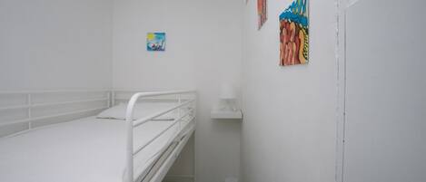 3 bedrooms, bed sheets