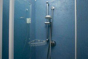 Shower, bidet, towels - S205 - Sirolo, three-room apartment with porch and a / c (Sirolo)