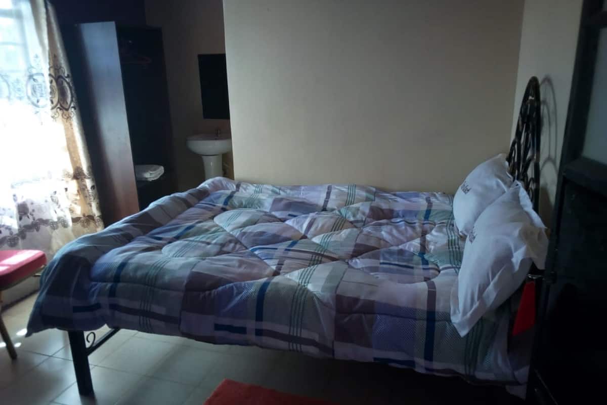 Standard Double Room | Desk, free WiFi, bed sheets