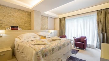 Salt Lake Apartment with Spa | In-room safe, desk, blackout drapes, soundproofing