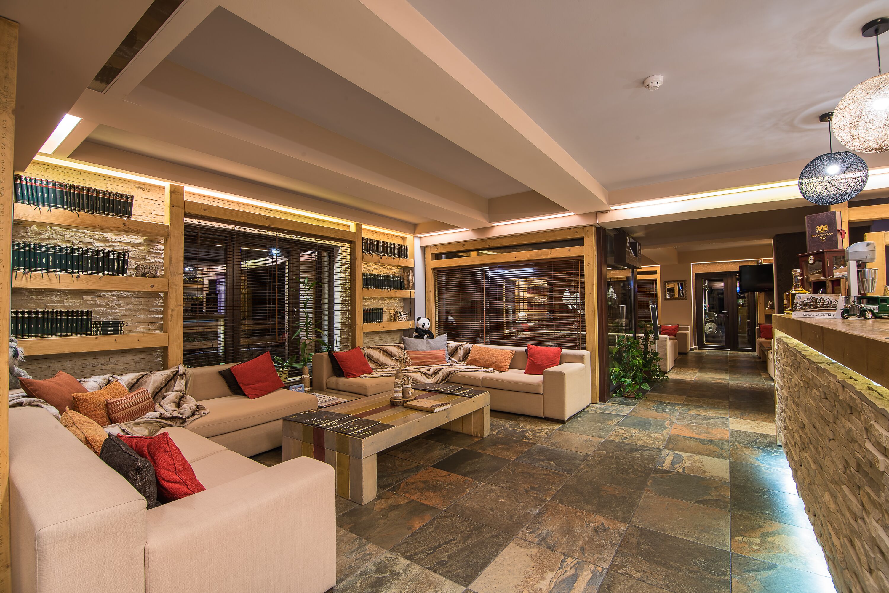 Coin salon dans le hall